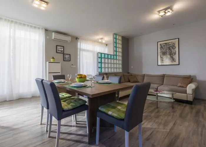 Vlatka - Apartment Novi Vinodolski